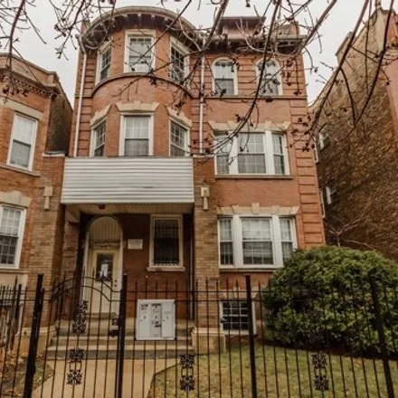 Buy this 8 bed house on 5729 South Michigan Avenue in Chicago, IL 60621