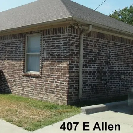 Buy this studio house on 427 Allen Avenue in Jonesboro, AR 72401