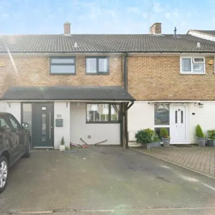 Buy this 3 bed townhouse on Long Riding in Basildon, SS14 1JS