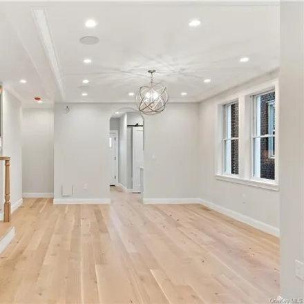 Image 1 - 126 East 237th Street, New York, NY 10470, USA - House for rent