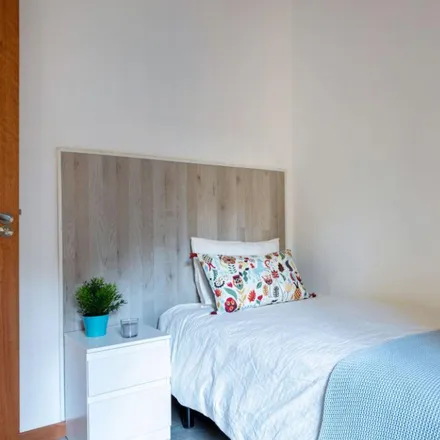 Rent this 6 bed room on Carrer d'Avinyó in 24, 08002 Barcelona