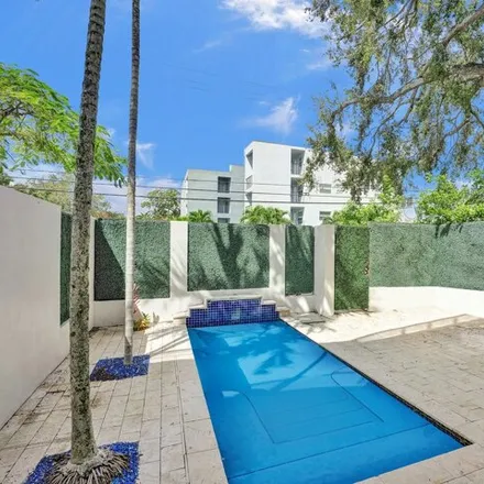 Image 3 - 586 Northeast 14th Court, Fort Lauderdale, FL 33304, USA - Townhouse for sale