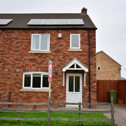 Rent this 3 bed duplex on 102 Stallingborough Road in Healing, DN41 7QL