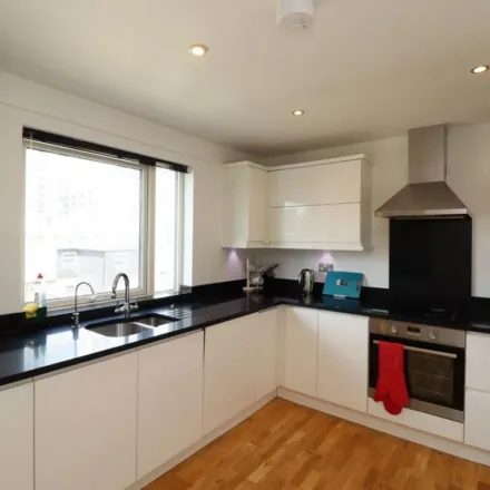 Image 2 - Holystone Court, 83 Tiller Road, Millwall, London, E14 8GU, United Kingdom - Apartment for rent