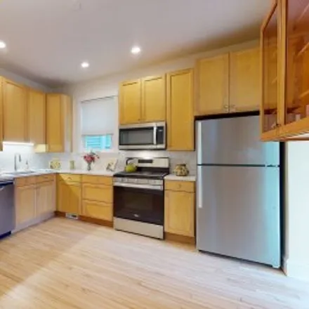 Rent this 3 bed apartment on #1,3446 North Springfield Avenue in Waclawowo, Chicago