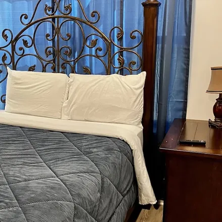 Rent this 2 bed condo on Daphne in AL, 36526