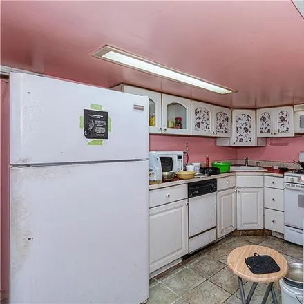 Image 5 - 2045 East 55th Street, New York, NY 11234, USA - House for sale
