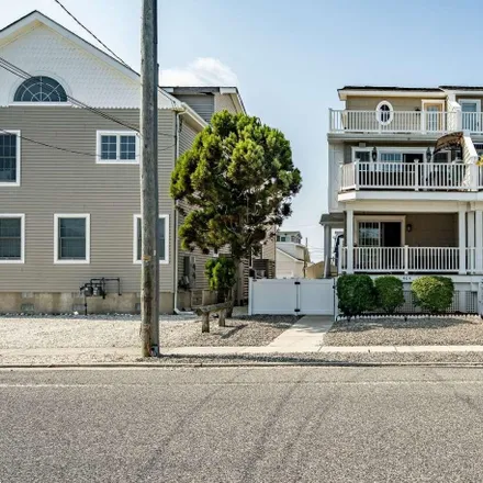 Buy this 5 bed condo on 404 21st Street in Avalon, Cape May County
