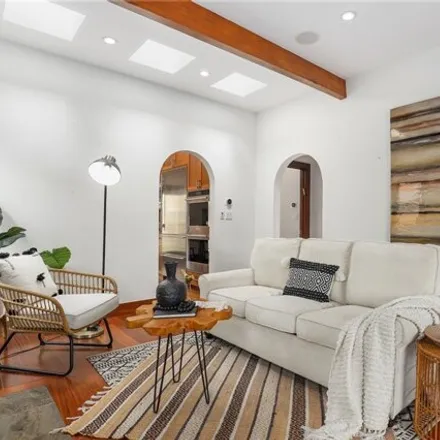 Image 3 - 729 Hampden Place, Los Angeles, CA 90272, USA - House for sale