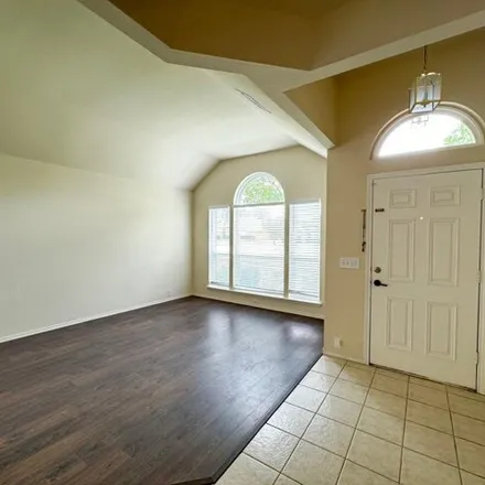 Image 2 - 207 Meredith Court, Irving, TX 75063, USA - House for rent