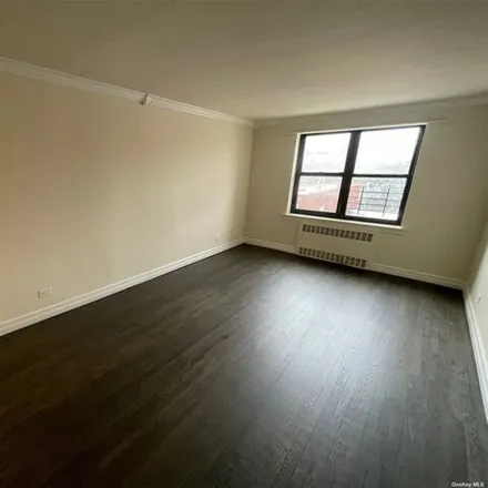 Image 9 - 100-11 67th Road, New York, NY 11375, USA - Apartment for sale