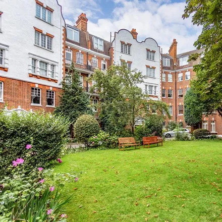 Rent this 2 bed apartment on King's Gardens in London, NW6 4PU