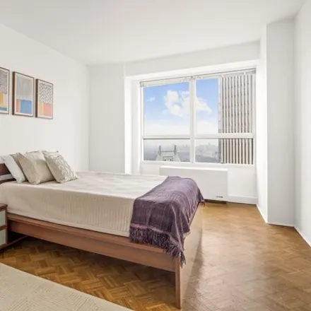 Image 5 - 150 West 57th Street, New York, NY 10019, USA - Condo for sale