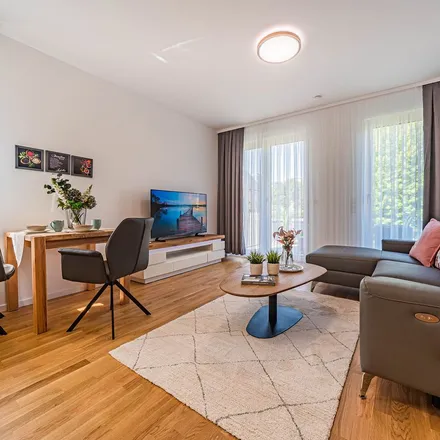 Rent this 3 bed apartment on Lorscher Straße 16 in 60489 Frankfurt, Germany