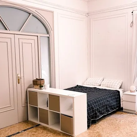 Rent this 8 bed room on Carrer de Muntaner in 462, 08001 Barcelona