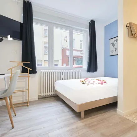 Rent this 3 bed room on 28 Place Sébastopol in 59000 Lille, France