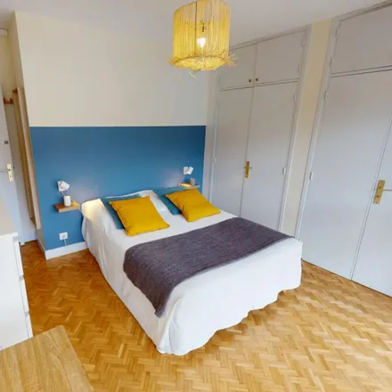 Rent this 3 bed room on 5 Boulevard d'Arcole in 31000 Toulouse, France
