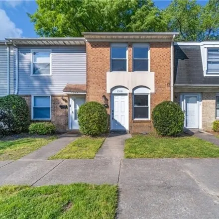 Buy this 2 bed house on 1508 Darren Circle in Portsmouth, VA 23701