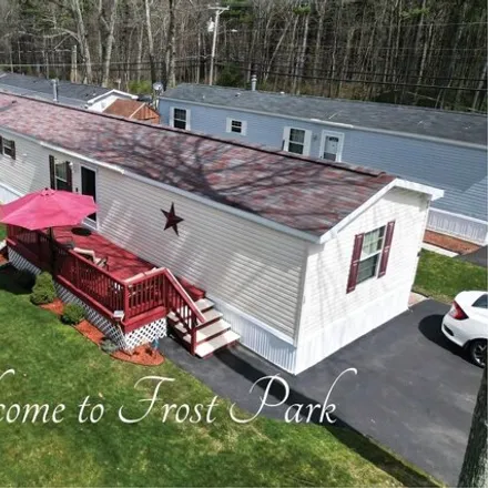 Buy this studio apartment on 139 Rockingham Road in Derry, NH 03038