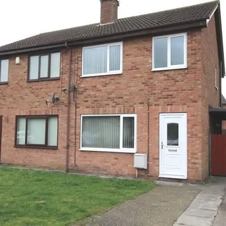 Rent this 3 bed duplex on Oaklands in Camblesforth, YO8 8HH