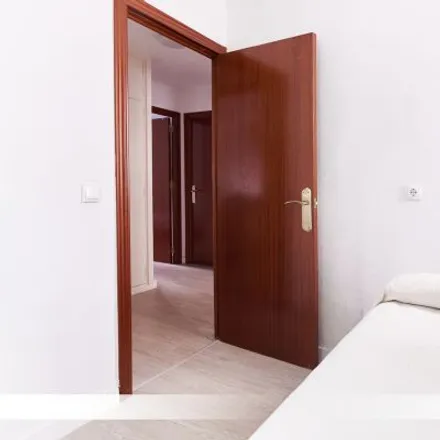 Image 2 - Calle Porvenir, 41005 Seville, Spain - Room for rent