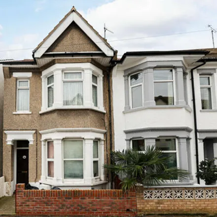 Rent this 1 bed apartment on Romany Steps in Beresford Road, Southend-on-Sea