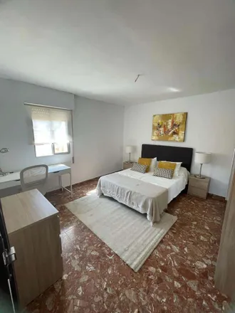 Rent this 4 bed room on Colegio de Educación Infantil y Primaria Alhucemas in Calle Arlanzón, 29011 Málaga