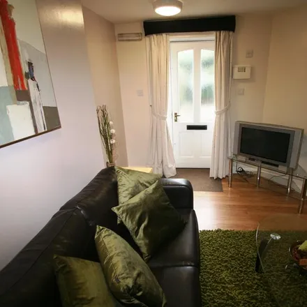 Image 3 - Hyde Park Terrace, Leeds, LS6 1AG, United Kingdom - House for rent