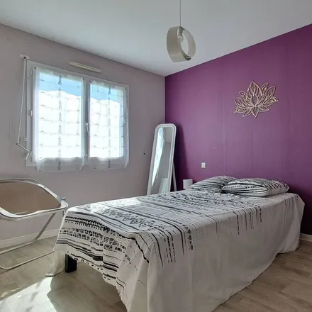 Rent this 3 bed house on L'Aiguillon-sur-Mer in 2 Rue du Général Leclerc, 85460 L'Aiguillon-sur-Mer