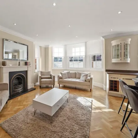 Rent this 3 bed townhouse on 7 Egerton Place in London, SW3 2EF