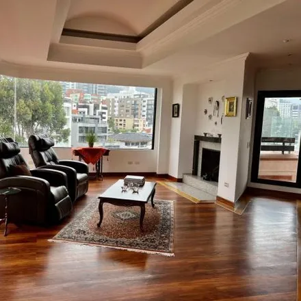 Rent this 4 bed apartment on Fraedan in Los Cabildos N41-10, 170104