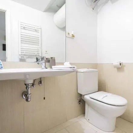 Rent this 3 bed apartment on Madrid in Edificio Azul, Avenida de Manoteras