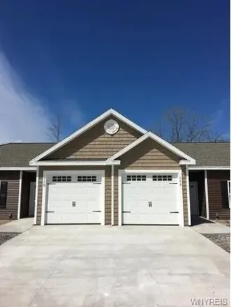 Rent this 2 bed townhouse on Hidden Meadow Trail in Grand Island, NY 14072