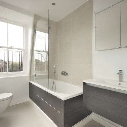 Rent this 5 bed apartment on 38 Thurloe Square in London, SW7 2SX