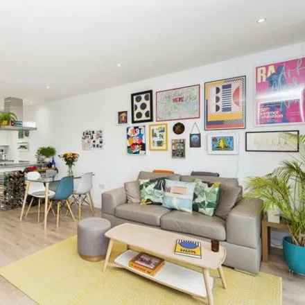 Image 1 - Cornhill House, 36 St Paul's Way, Bow Common, London, E3 4YH, United Kingdom - Apartment for sale