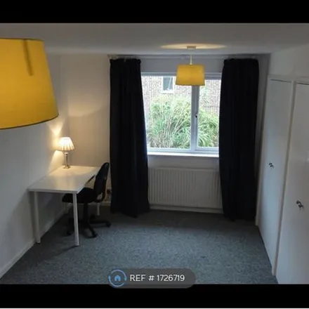 Image 3 - Sarum, Bracknell, RG12 8XZ, United Kingdom - Apartment for rent