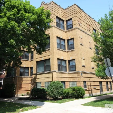 Rent this 3 bed apartment on 5001 N Sawyer Ave