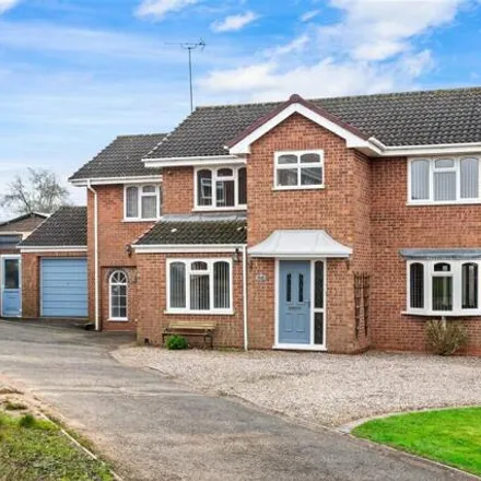Buy this 4 bed house on Chandlers Close in Redditch, B97 5HU