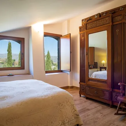 Rent this 3 bed house on Piedimonte Etneo in Via Guglielmo Marconi, 95017 Piedimonte Etneo CT