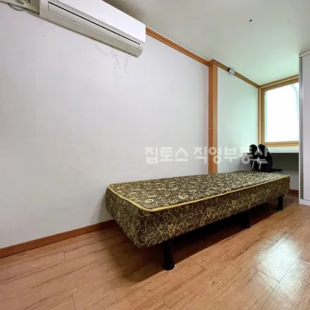 Rent this studio apartment on 서울특별시 관악구 신림동 1515-3