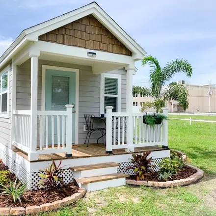 Buy this 1 bed house on 477 Central Avenue in Polk County, FL 33843