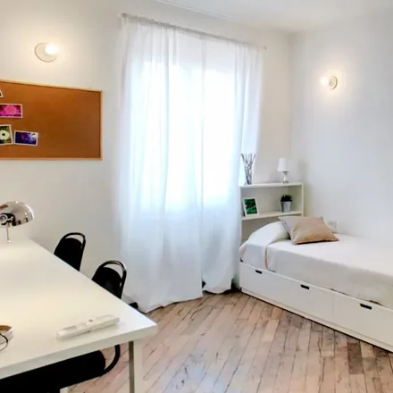 Rent this 6 bed room on Via Vallazze in 99, 20131 Milan MI