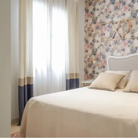 Rent this 3 bed room on Madrid in Café de Chinitas, Calle de Torija