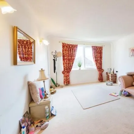 Image 2 - Home Spinney House, River View Road, Southampton, SO18 1UD, United Kingdom - Apartment for sale