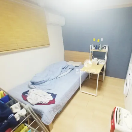Rent this studio apartment on 서울특별시 서초구 반포동 726-27