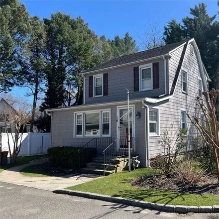 Rent this 3 bed house on 14 Chadwick Street in City of Glen Cove, NY 11542