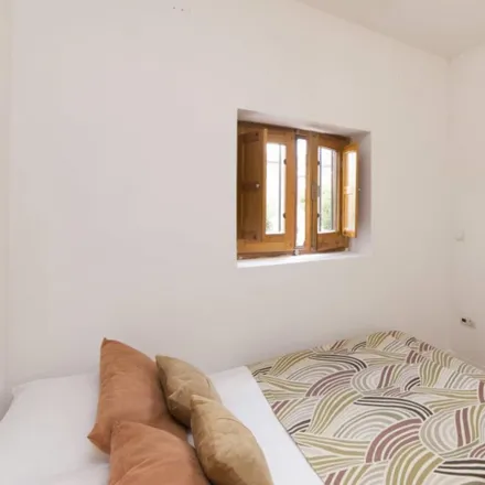 Rent this 2 bed apartment on Madrid in Templete Cantaor José Menese, Plaza Huarte de San Juan