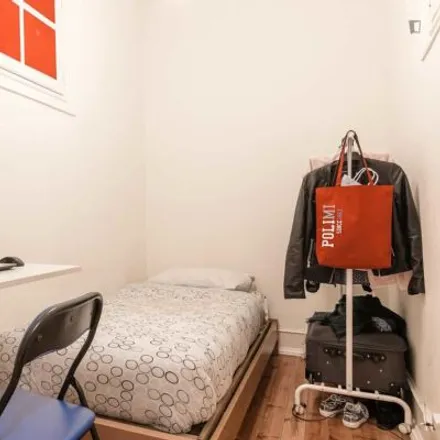 Rent this 4 bed room on Ciclovia Avenida Rovisco Pais 8 in 1000-268 Lisbon, Portugal