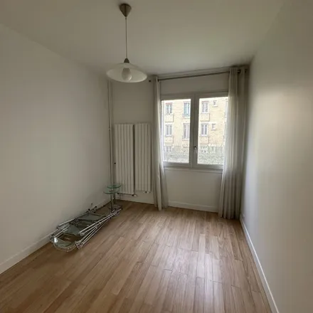 Rent this 3 bed apartment on 1 Place Winston Churchill in 92200 Neuilly-sur-Seine, France