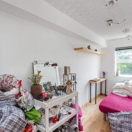 Image 9 - 1-22 Watson Close, London, N16 8PP, United Kingdom - Apartment for rent